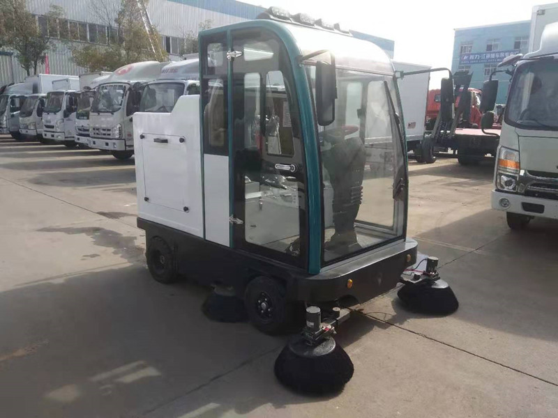 電動掃路車 電動掃路車